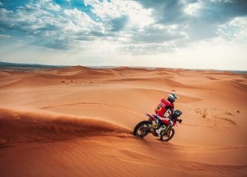 Tosha Schareina sofreu queda na etapa 9: ‘Perdi bastante tempo, mas faz parte do jogo’