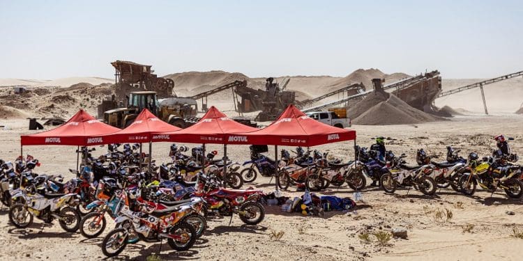 Acidente sério na Africa Eco Race; piloto de motos gravemente ferido