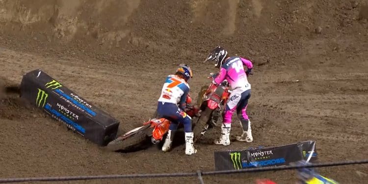Vídeo: O melhor do AMA Supercross 450 em Anaheim 2