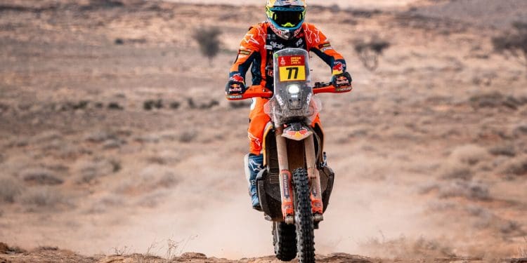 Luciano Benavides é o vencedor da etapa 5 do Dakar após penalização de Adrien van Beveren