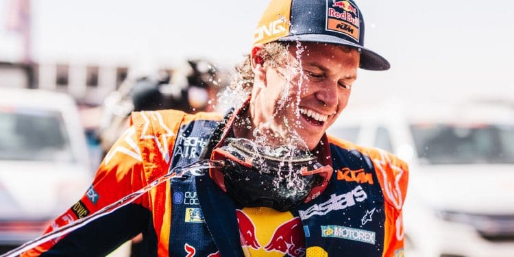 Vídeo: As celebrações de Daniel Sanders com a KTM após vitória no Dakar