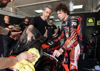 Marco Bezzecchi pilotou Aprilia RSV4 em Mandalika