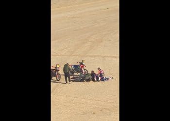 Vídeo: Pablo Quintanilla sofreu queda aparatosa e foi assistido por colega e rival