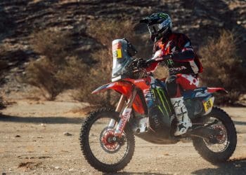 Tosha Schareina ‘muito feliz’ por terminar o Dakar, deu os parabéns a Daniel Sanders: ‘Conseguiu controlar a corrida desde o primeiro dia’
