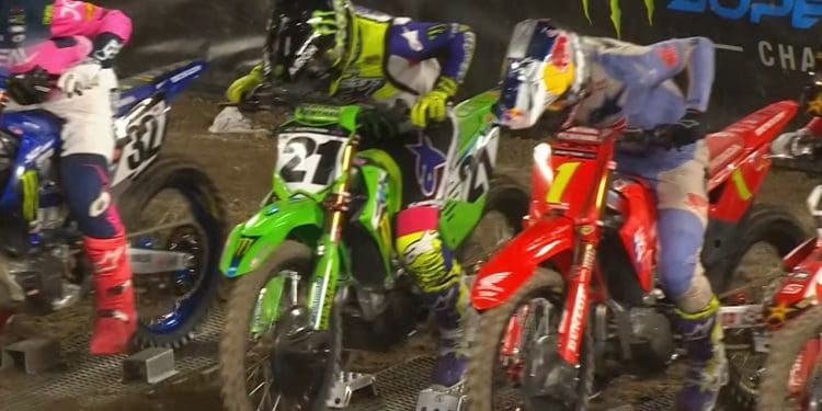 Início atribulado não abalou Jason Anderson que ainda conseguiu dizer adeus a Anaheim no pódio: ‘Feliz que tenha aguentado, podia ter caído’