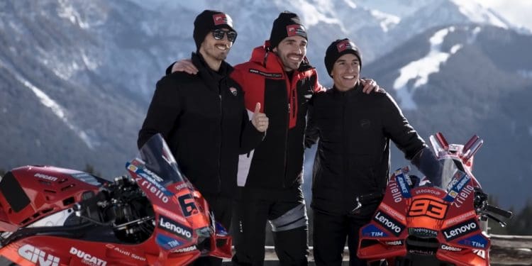 Vídeo: ‘Primeira corrida do ano’ da Ducati teve lugar… na neve: ‘A concorrência é feroz’, brincou Pecco Bagnaia