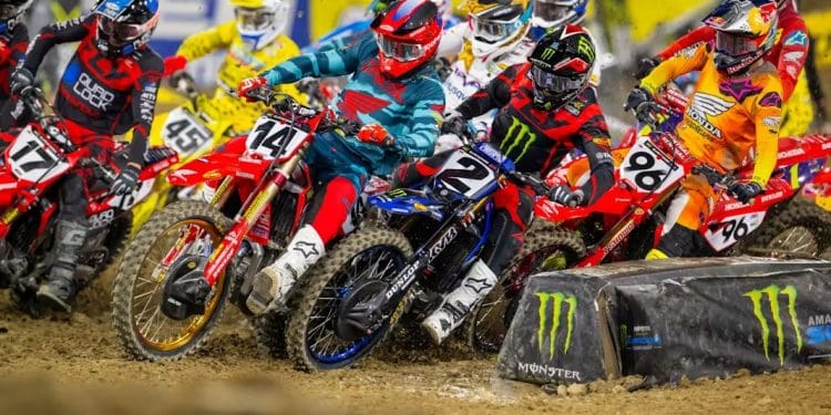 Cooper Webb aguentou meia corrida até «ser batido» por… indisposição: ‘Era tudo o que tinha, por isso estou feliz com o pódio’