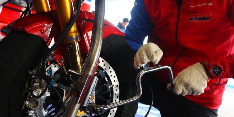 Honda volta a utilizar Öhlins no WSBK de 2025 em detrimento da Showa e Escamez explicou o porquê