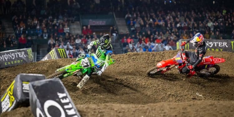 Jett Lawrence travou dura batalha com Jason Anderson em Anaheim 2: ‘Tive de ganhar coragem e atacar; Acho que ficámos os dois tremidos’