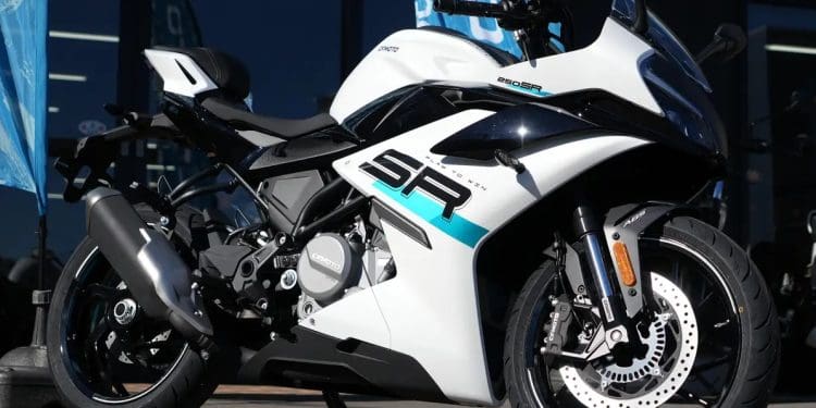 CFMoto 250SR-S: O novo monocilíndrico super leve de 250cc, com linhas arrojadas e muito para oferecer