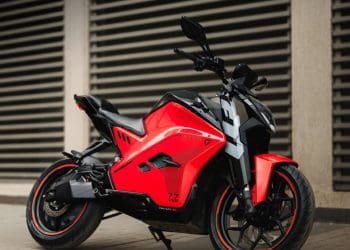 Nova Ultraviolette F77 SuperSteet, desempenho que eletrifica as estradas