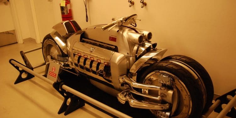Uma moto verdadeiramente louca: Dodge Tomahawk, quatro rodas e motor Viper