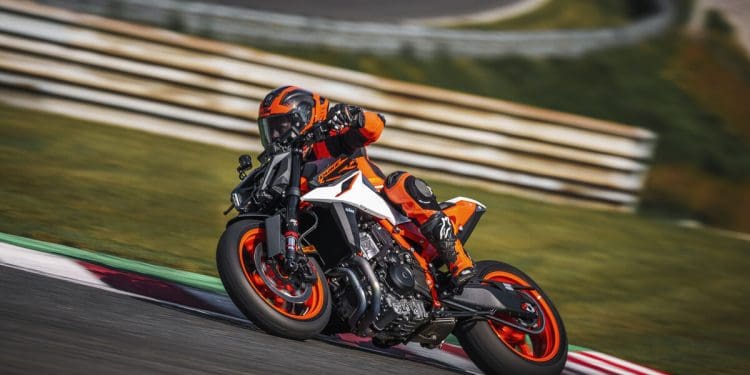 E se a KTM tivesse uma baixa de preços nesta fase? Veria isso como uma oportunidade, ou um risco?