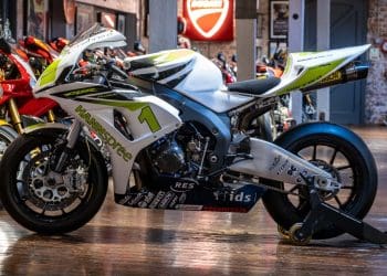 Honda CBR1000RR Fireblade, campeã mundial de SBK à venda por 150 mil libras (cerca de 174 mil euros)