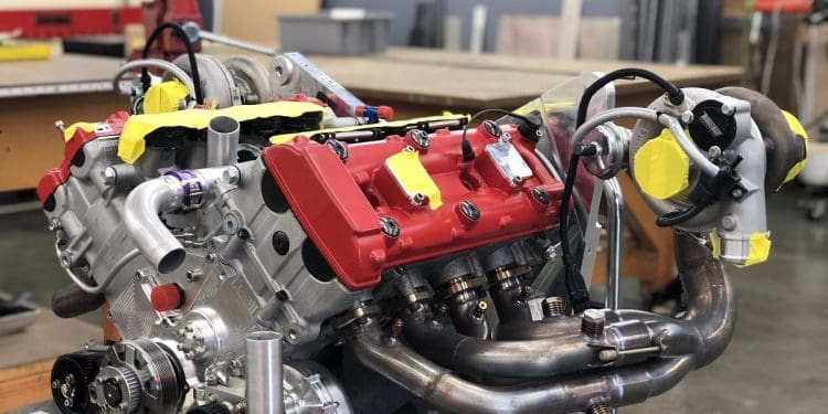 1+1 = 1? Sim, com este V8 composto por dois motores Suzuki Hayabusa