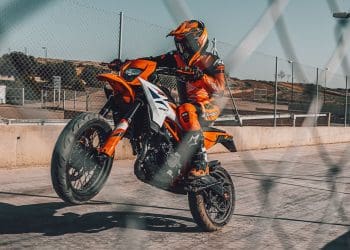 Vídeo: KTM 390 SMC R – Rebeldia em estado puro
