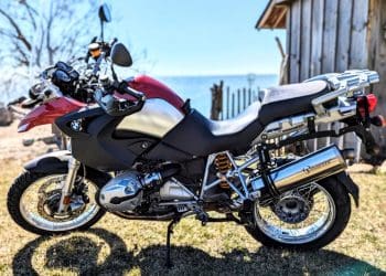 BMW do lendário baterista dos Rush, Neil Peart, vai a leilão