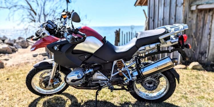 BMW do lendário baterista dos Rush, Neil Peart, vai a leilão