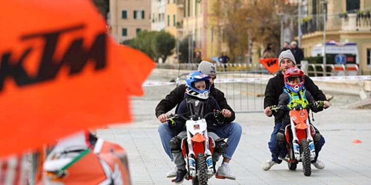 KTM SX-E ao serviço da promoção dos jovens talentos do motocross em Itália