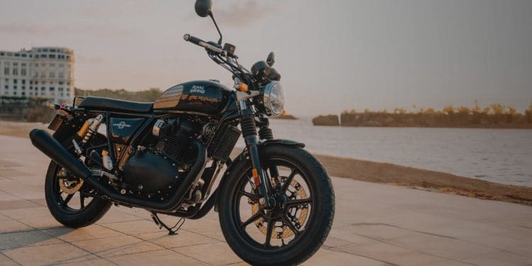 Royal Enfield com novidades a caminho? Interceptor 750 foi vista em testes