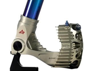 Showa e Nissin revolucionam o mercado com inovação inédita: pinça e garfo de moto numa só peça