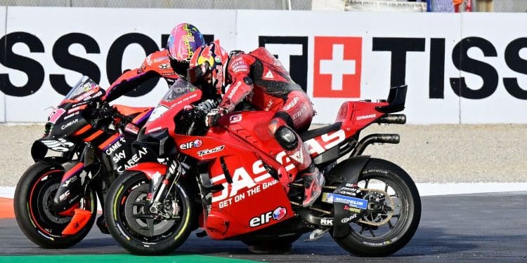 Família «influenciou» Aleix Espargaró a deixar o MotoGP: ‘Estava farto de ver a minha mulher chorar; Ver o que o meu irmão passou em 2023’