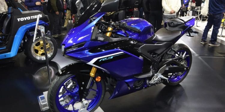 Yamaha YZF-R3 revelada no Japão no Auto Salão de Tóquio