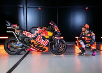 Enea Bastianini revela ‘um dos problemas’ a resolver com a KTM: ‘É muito forte na entrada das curvas, mas…’