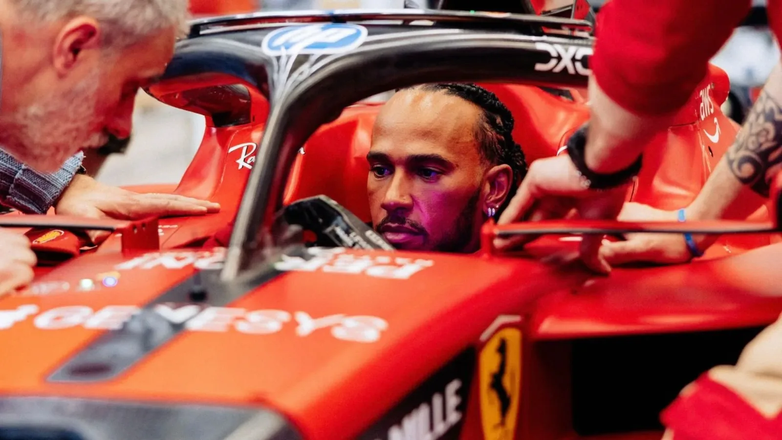 Unbeatable in the Right Car" – Giedo van der Garde Backs Lewis Hamilton for Ferrari Success - Motociclismo