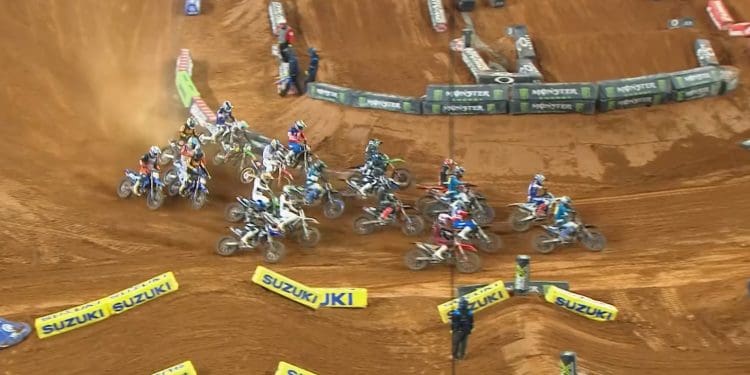 Vídeo: Os melhores momentos do AMA Supercross 250 em Arlington
