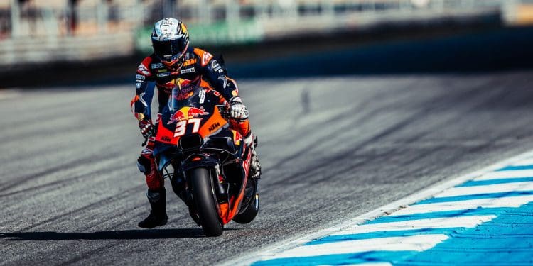 Pedro Acosta revela consonância na KTM e garante: ‘A moto já melhorou face a 2024’