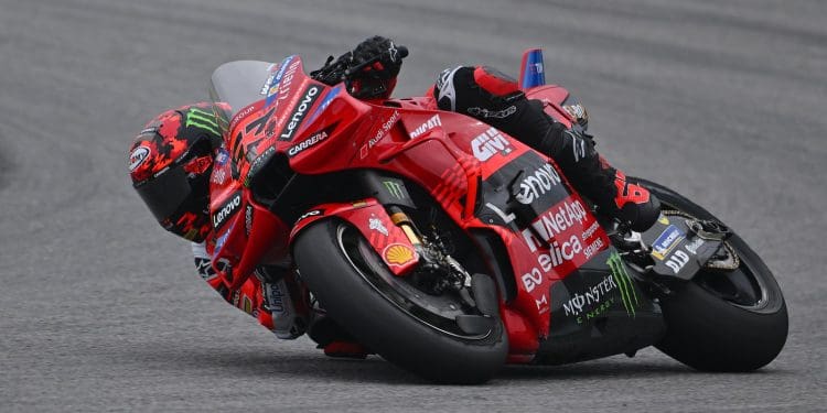 Testes em Sepang entram na última hora com poucas novidades: Morbidelli lidera, Bagnaia ascendeu a sexto, atrás de Miguel Oliveira