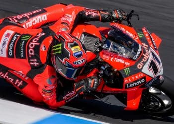 Nicolò Bulega liderou dia 1 de testes do WSBK na Austrália; Jonathan Rea caiu e sofreu múltiplas  fraturas no pé esquerdo