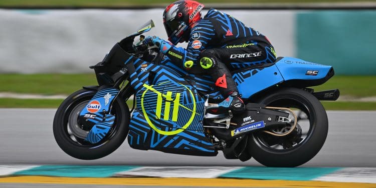 Raúl Fernández só ‘quer pilotar’ e recuperar sensações na moto: ‘As primeiras 30 ou 40 voltas são apenas para recuperar a velocidade’