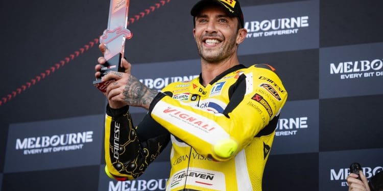 Andrea Iannone somou dois pódios hoje: ‘Estar perto da equipa de referência e subir ao pódio significa que podemos estar satisfeitos’