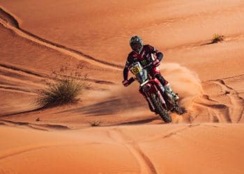 Tosha Schareina em grande no Abu Dhabi Desert Challenge com segunda vitória consecutiva