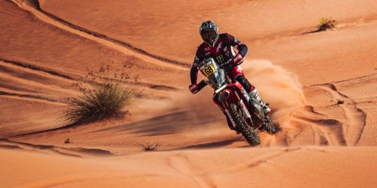 Tosha Schareina em grande no Abu Dhabi Desert Challenge com segunda vitória consecutiva