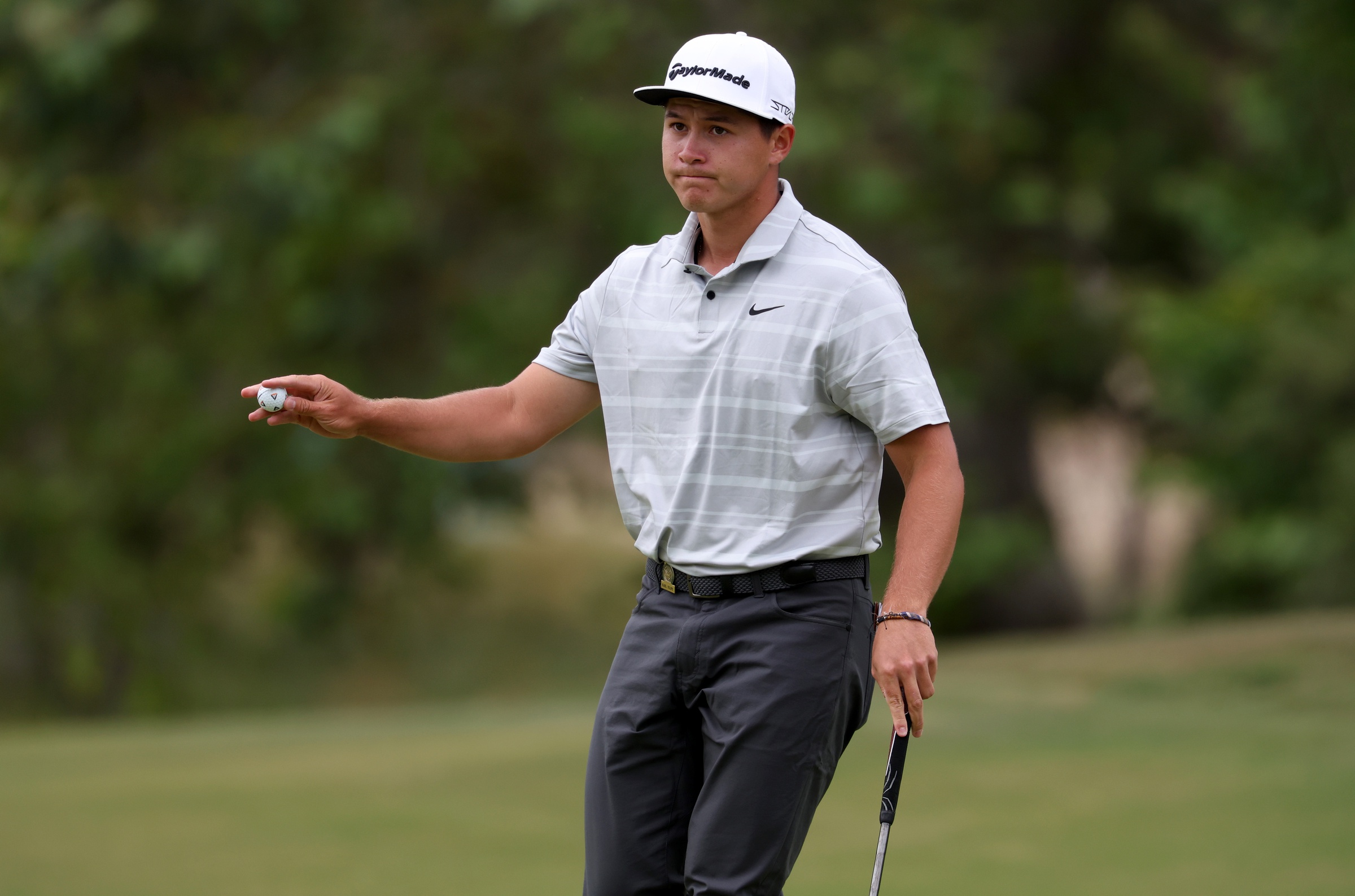 タイガー・ウッズ新ブランド「Sun Day Red」キャディバッグ タイガー・ウッズ新ブランド「Sun Day Red」キャディバッグ