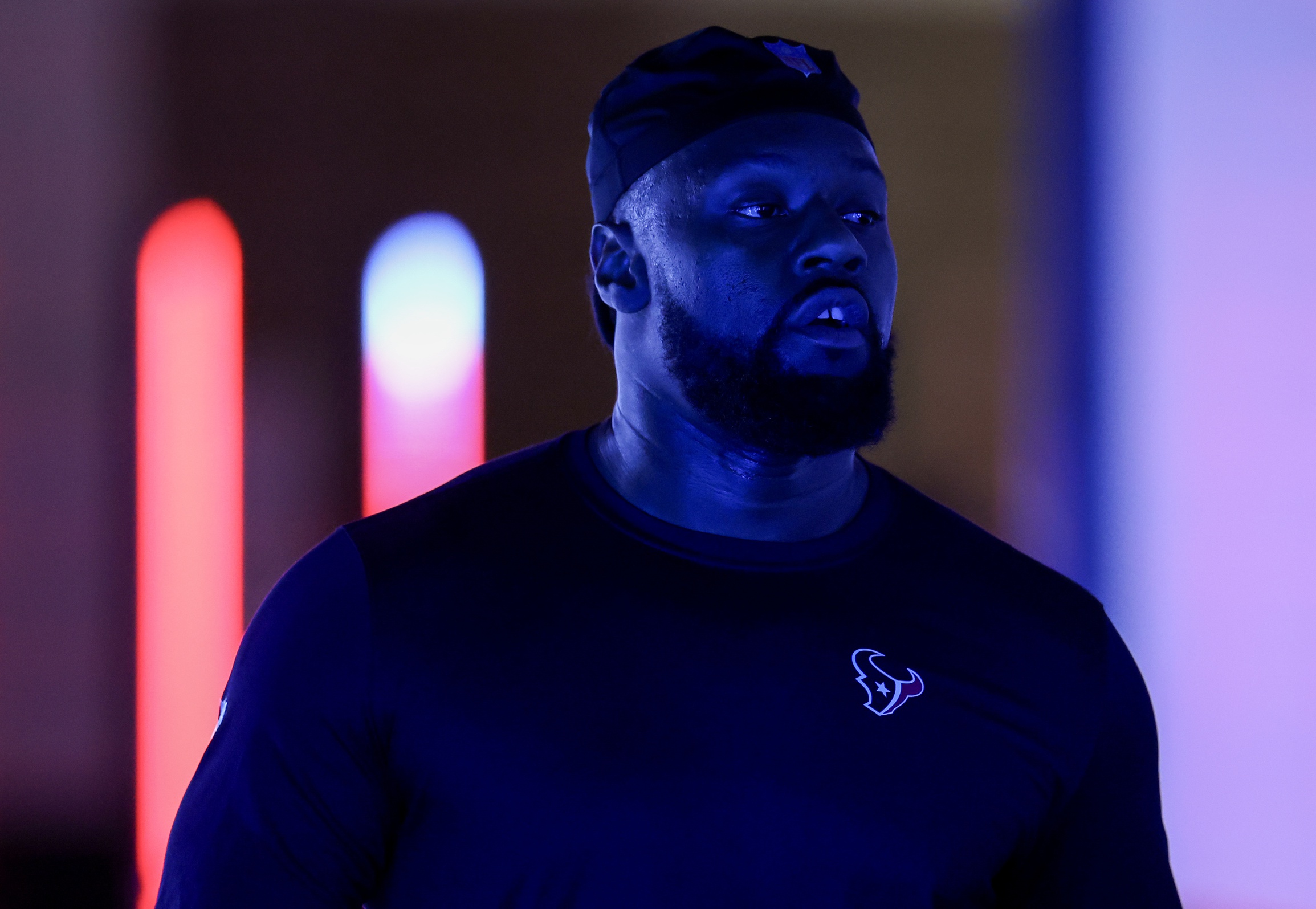 Houston Texans on the brink of a shocking departure as the unforgiving economics of the NFL threatens to dethrone defensive titan Denico Autry - Motociclismo