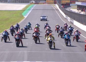 Vídeo: Os melhores momentos da corrida 2 do Mundial de Superbikes, que arrancou este fim de semana na Austrália