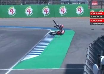 Vídeo: O highside de Ruché Moodley, a queda mais aparatosa até ao momento neste arranque de campeonato – sem gravidade