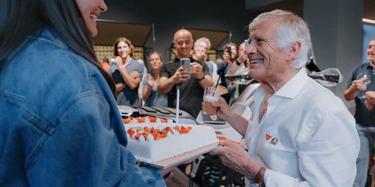 ‘Considerando o conjunto completo, Marc Márquez e Pecco Bagnaia são os favoritos’ – Giacomo Agostini