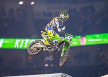 Drama, acidente grave e reviravoltas marcam 250SX em Detroit onde Levi Kitchen triunfou