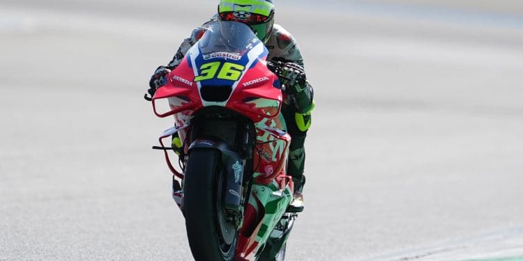 Alberto Puig explica o que mudou na moto para Joan Mir ter mais facilidades