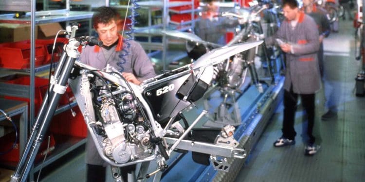 KTM AG regressa à produção em março, mas em pleno ainda vai demorar