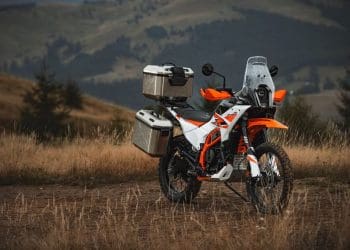 KTM lança a nova geração da 390 Adventure com dois modelos distintos