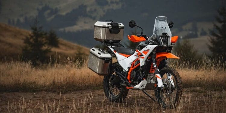 KTM lança a nova geração da 390 Adventure com dois modelos distintos