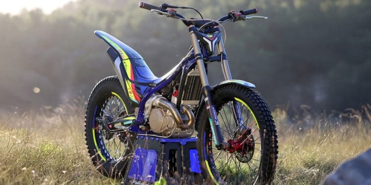Sherco anuncia moto especial em homenagem a Adam Raga