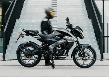 Bajaj Auto abre em Espanha a sua primeira «flagship store» da Europa