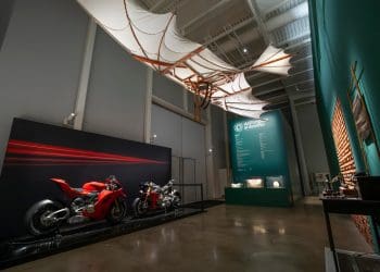 Ducati Panigale V4 S protagonista em exposição de arte, ciência e tecnologia